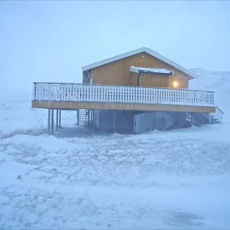 Feriehus Arctic Beachfront Karlsøy