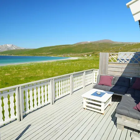Feriehus Arctic Beachfront Karlsøy