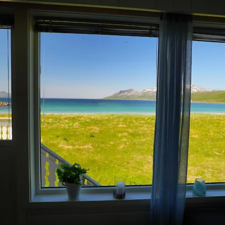Arctic Beachfront Feriehus *