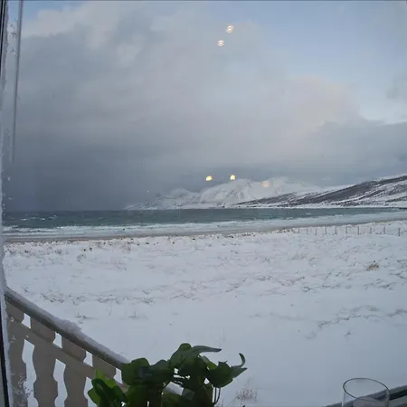Arctic Beachfront Feriehus Karlsøy