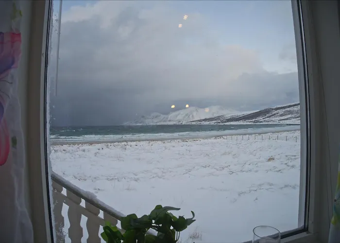 Arctic Beachfront Tatil Evi Karlsøy